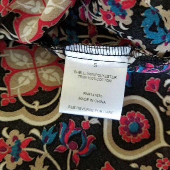 Like new! Romeo + Juliet Couture blouse - Picture 7 of 7